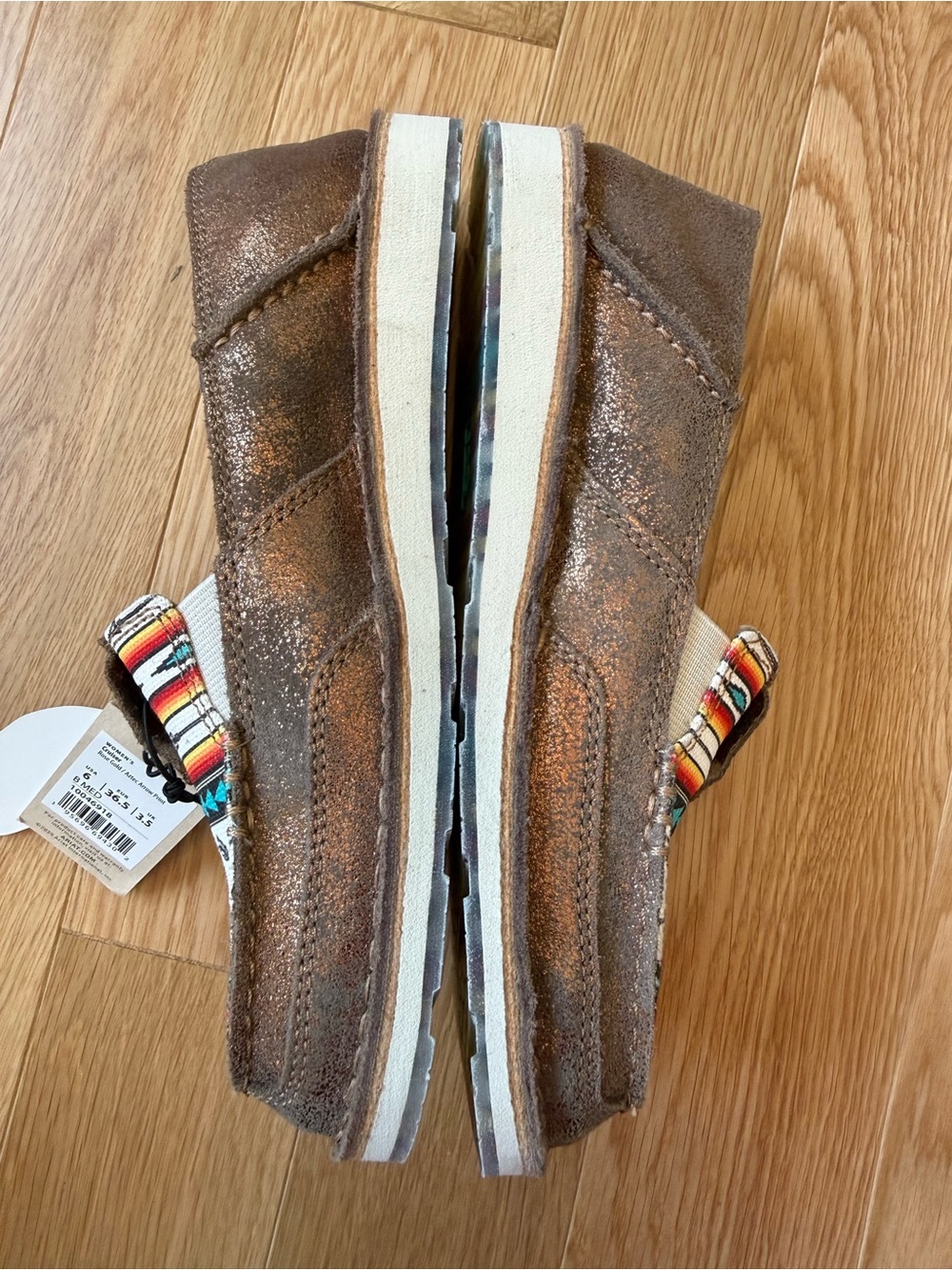 Ariat Women’s Cruiser Slip-On Loafer | Rose Gold Aztec Arrow Print | Size 6 NWT - Picture 5 of 7